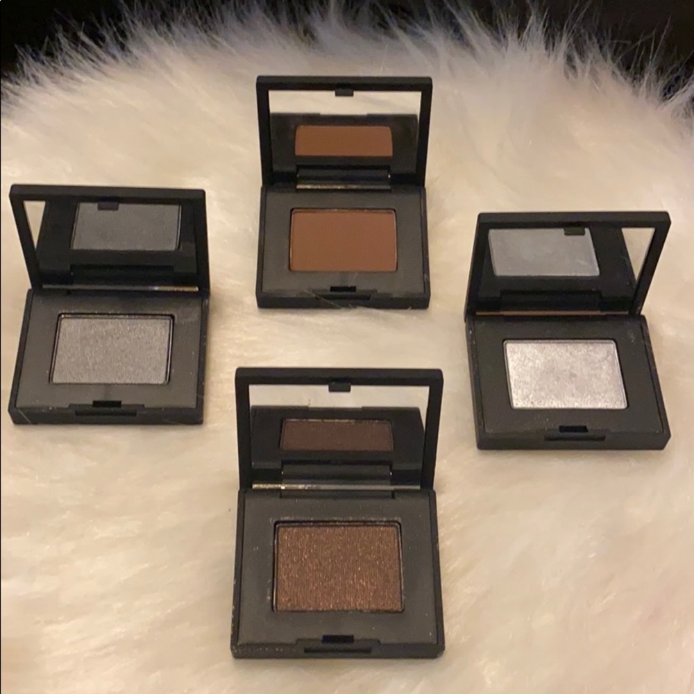 Makeup - Picture 1 of 2